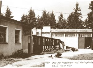 Foto aus dem Jahre 1959, Linsinger baut erste Maschinen- und Montagehalle, Picture from 1959, Linsinger builds their first machinery and assembly hall